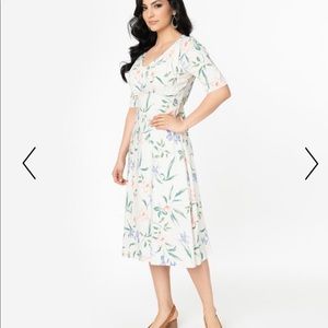 Unique Vintage brand 40s lined linen swing dress